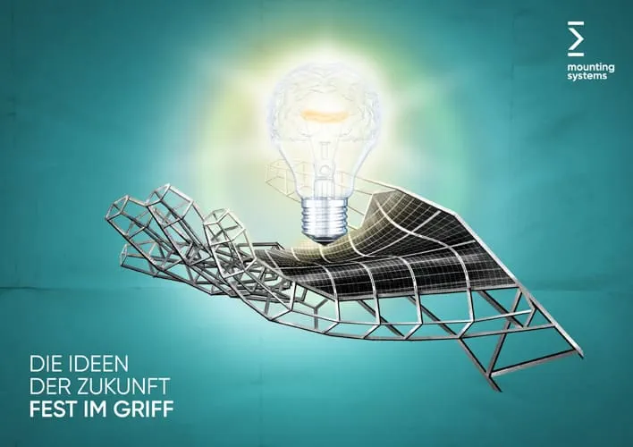 Eine Photovoltaik-Anlage in Form einer Hand, die eine Glühbirne hält, darunter der Slogan "Die Idee der Zukunft fest im Griff"
